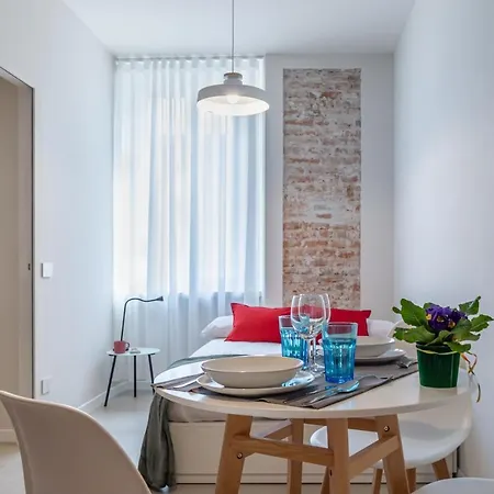 Appartamento Vickylu - Center - By Host4u Pavia